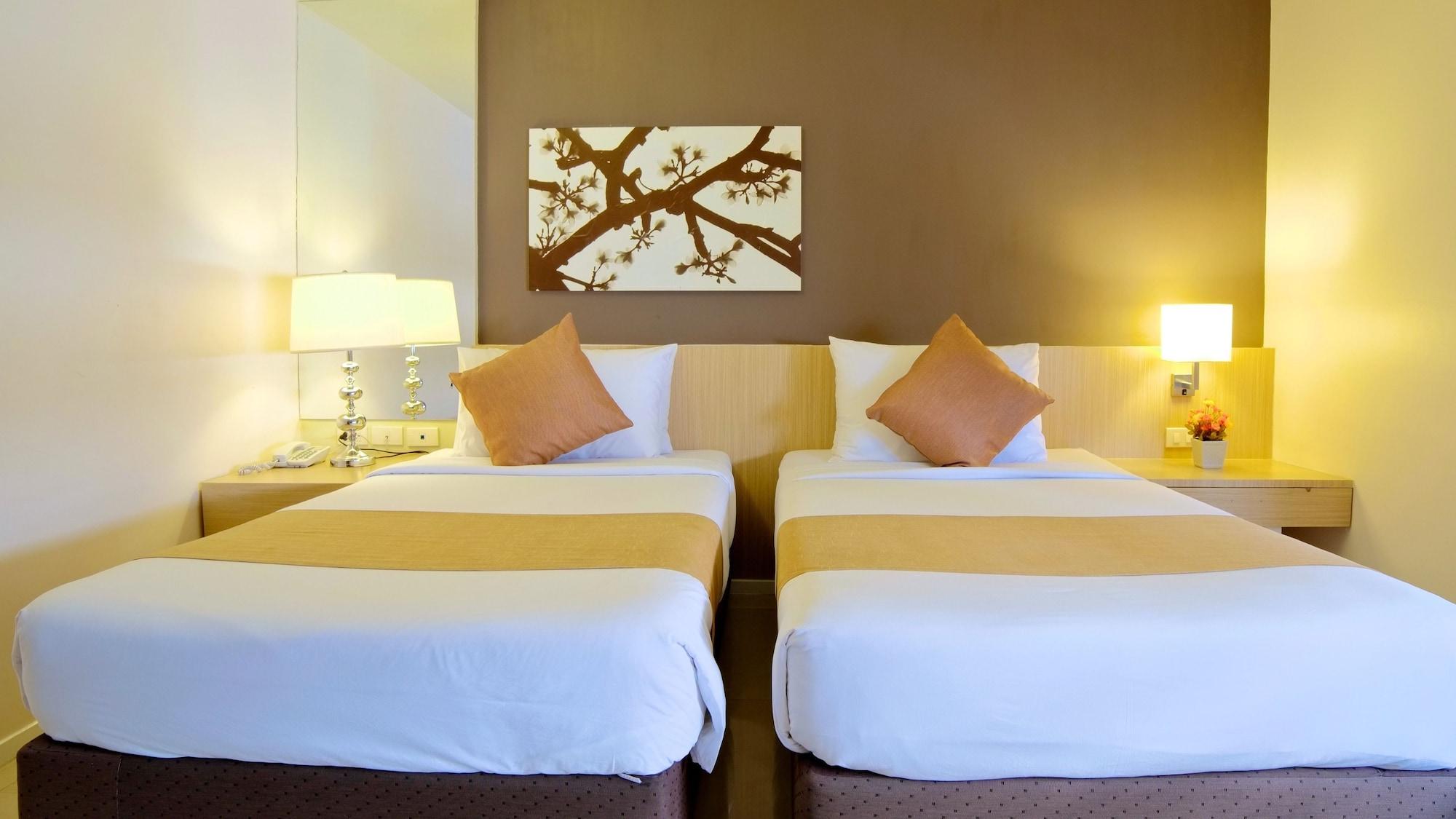 Grand Alpine Hotel Bangkok Dış mekan fotoğraf