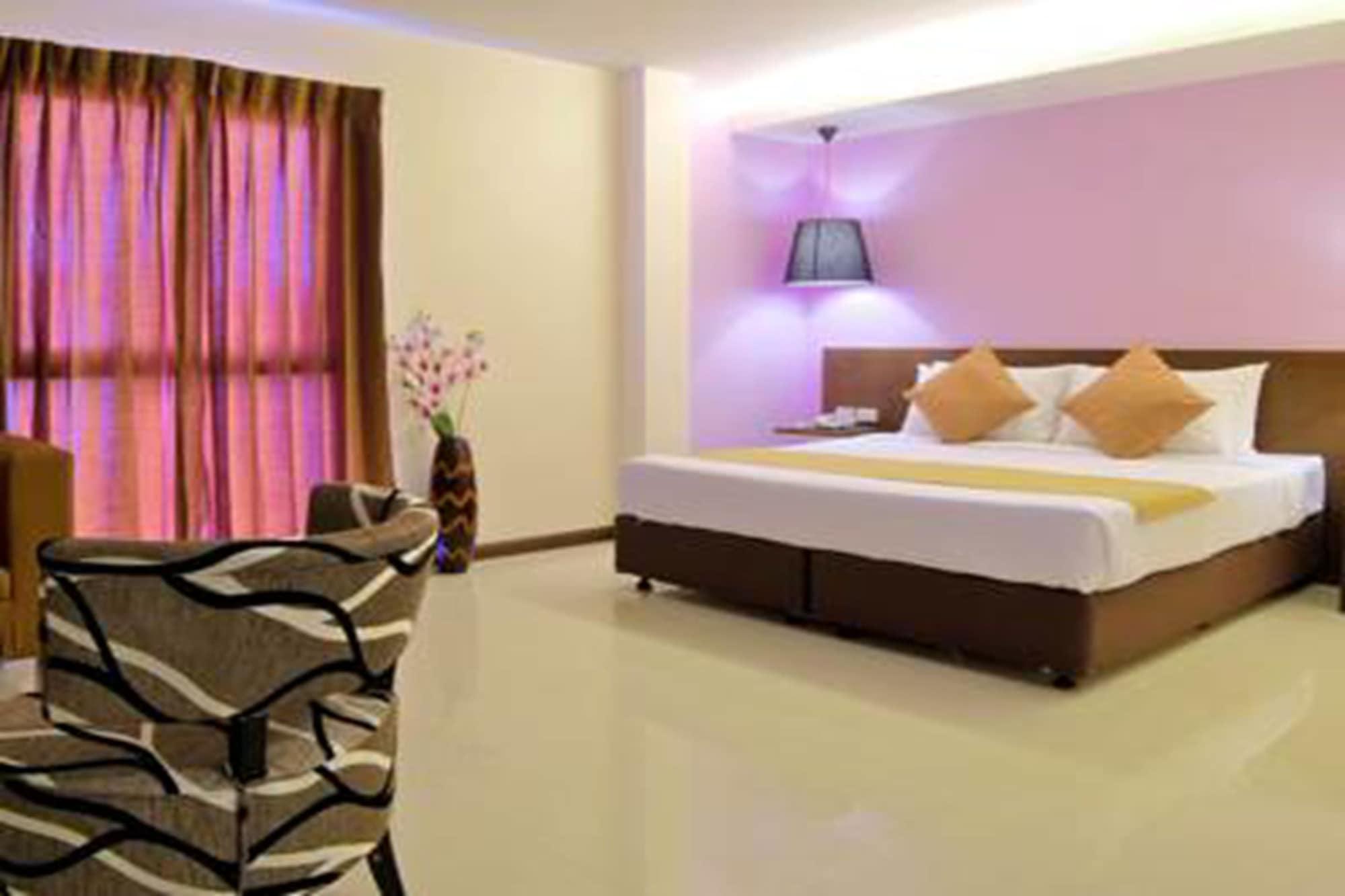 Grand Alpine Hotel Bangkok Dış mekan fotoğraf