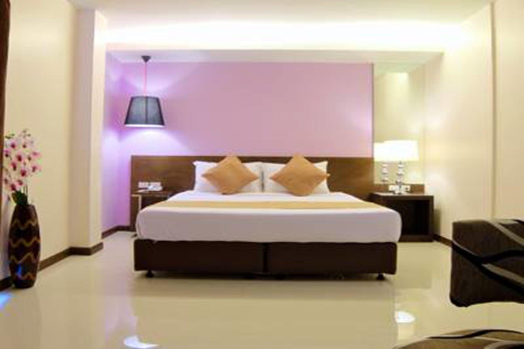 Grand Alpine Hotel Bangkok Dış mekan fotoğraf