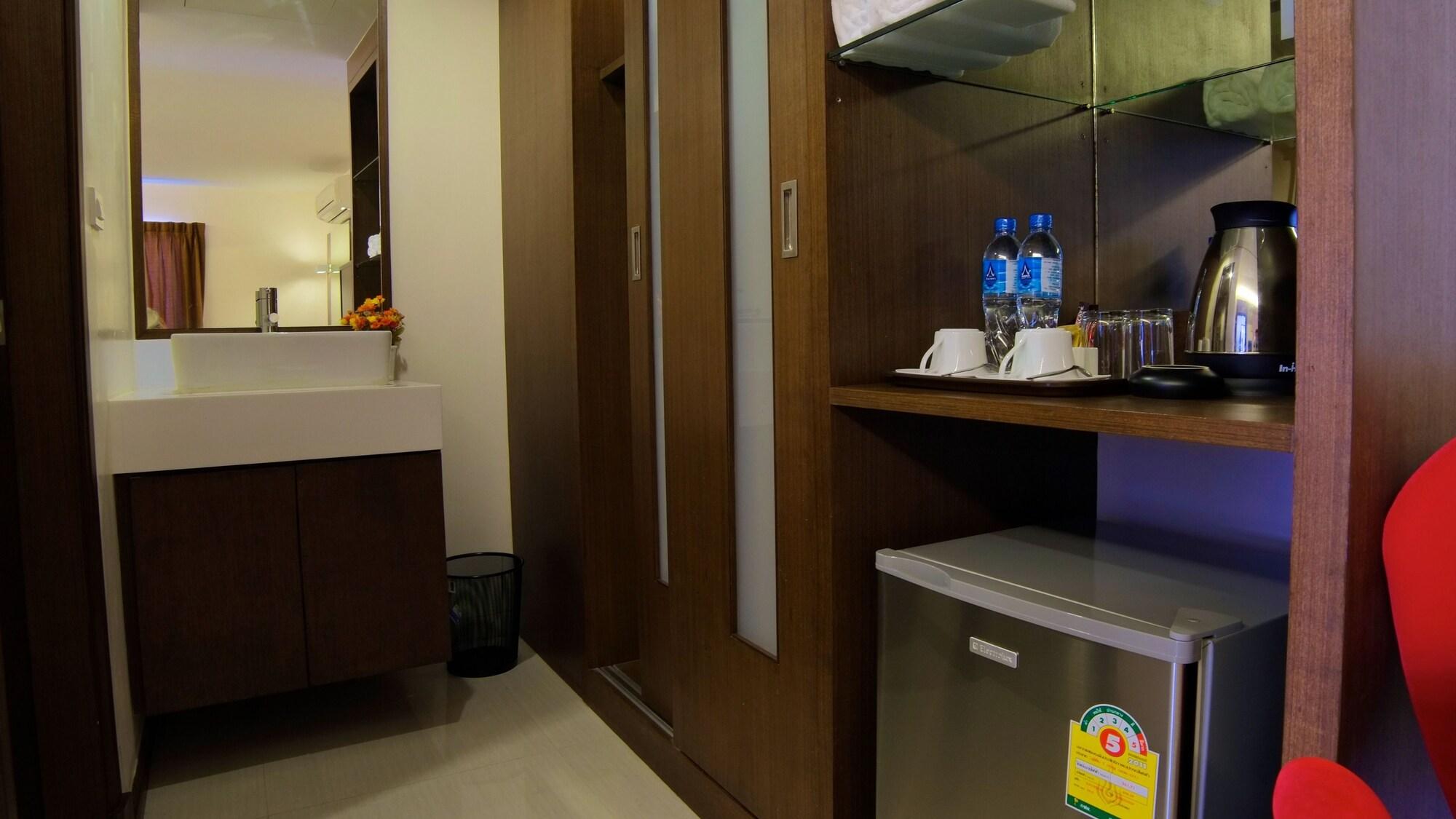 Grand Alpine Hotel Bangkok Dış mekan fotoğraf