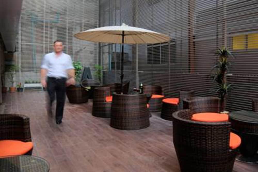 Grand Alpine Hotel Bangkok Dış mekan fotoğraf