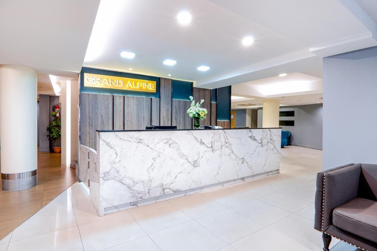 Grand Alpine Hotel Bangkok Dış mekan fotoğraf