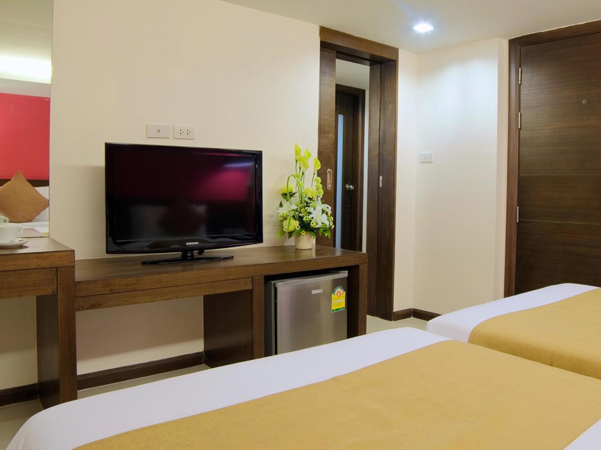 Grand Alpine Hotel Bangkok Dış mekan fotoğraf