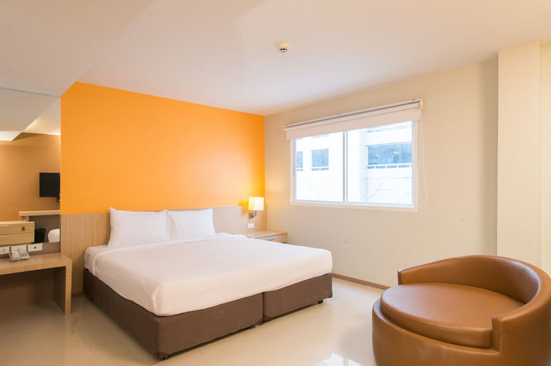 Grand Alpine Hotel Bangkok Dış mekan fotoğraf