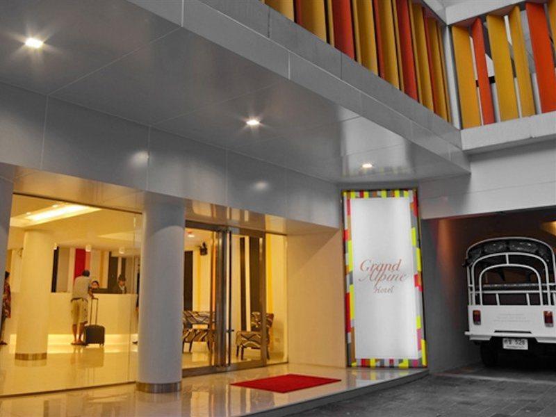 Grand Alpine Hotel Bangkok Dış mekan fotoğraf