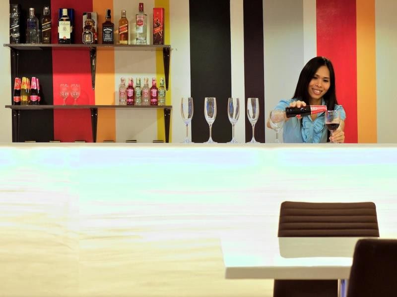 Grand Alpine Hotel Bangkok Dış mekan fotoğraf