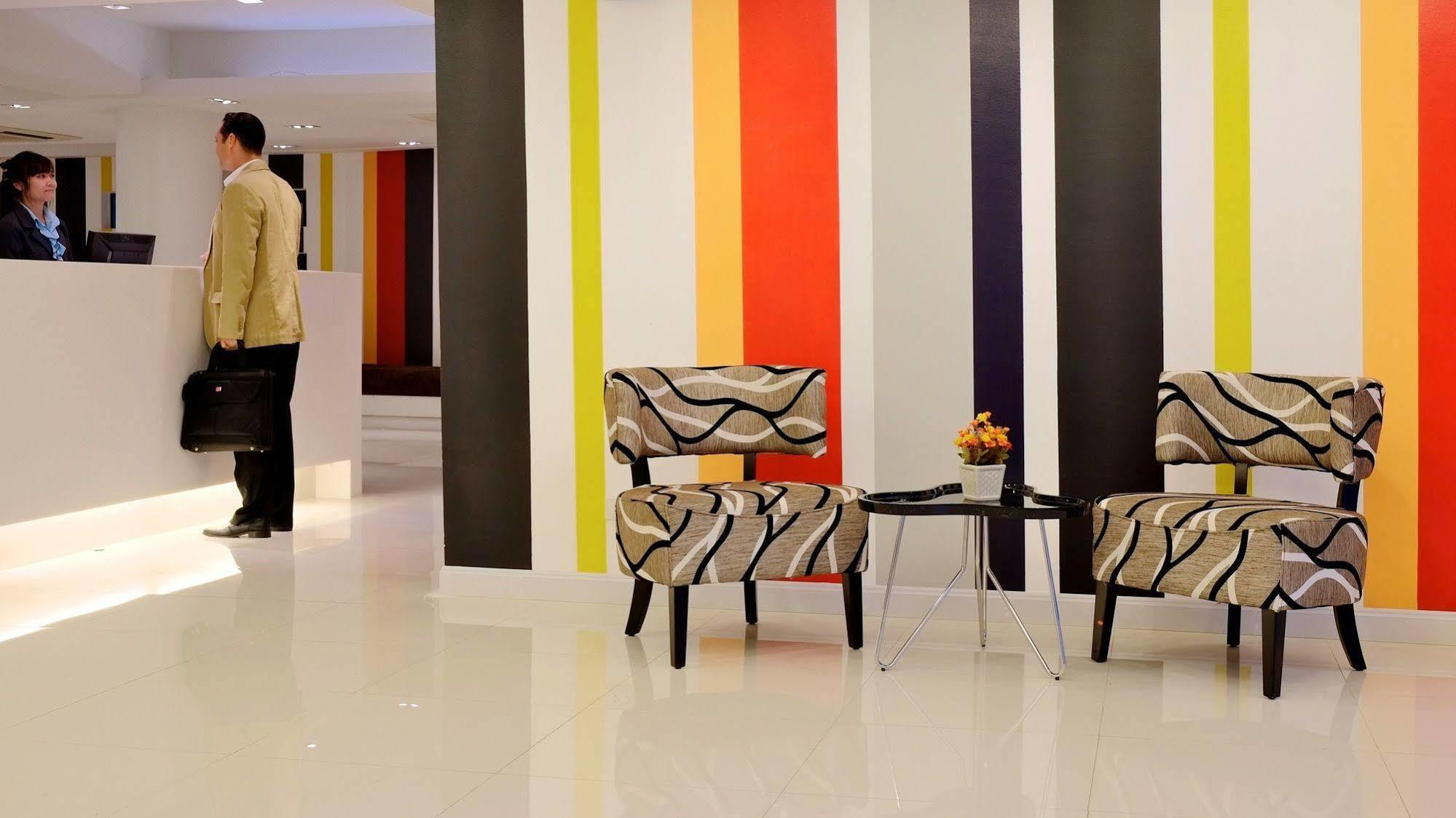 Grand Alpine Hotel Bangkok Dış mekan fotoğraf